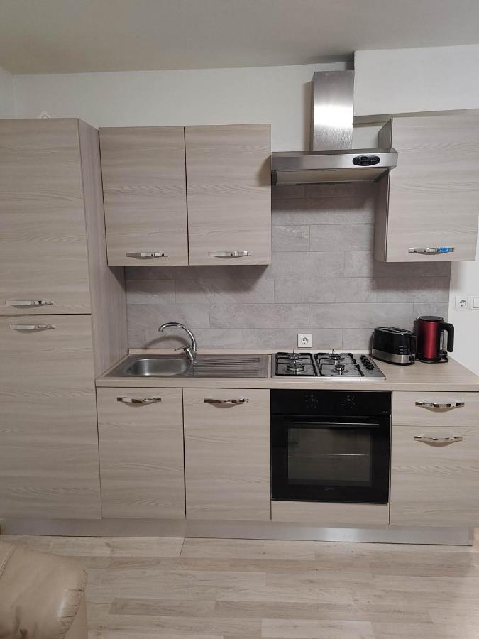 Tomy Apartment Koper Luaran gambar